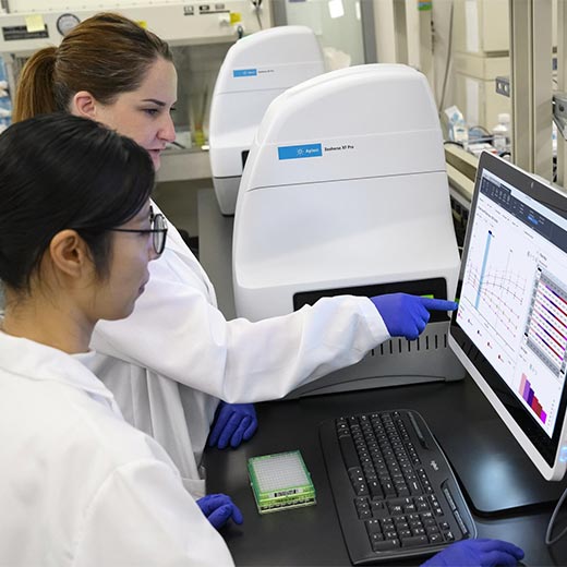 Scientists working with an Agilent Seahorse XF Pro